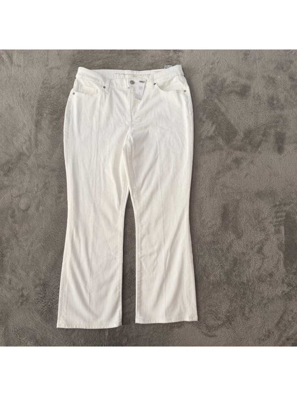 NWT Chico's So Slimming Girlfriend Kick Flare White Jeans Womens 1 US 8